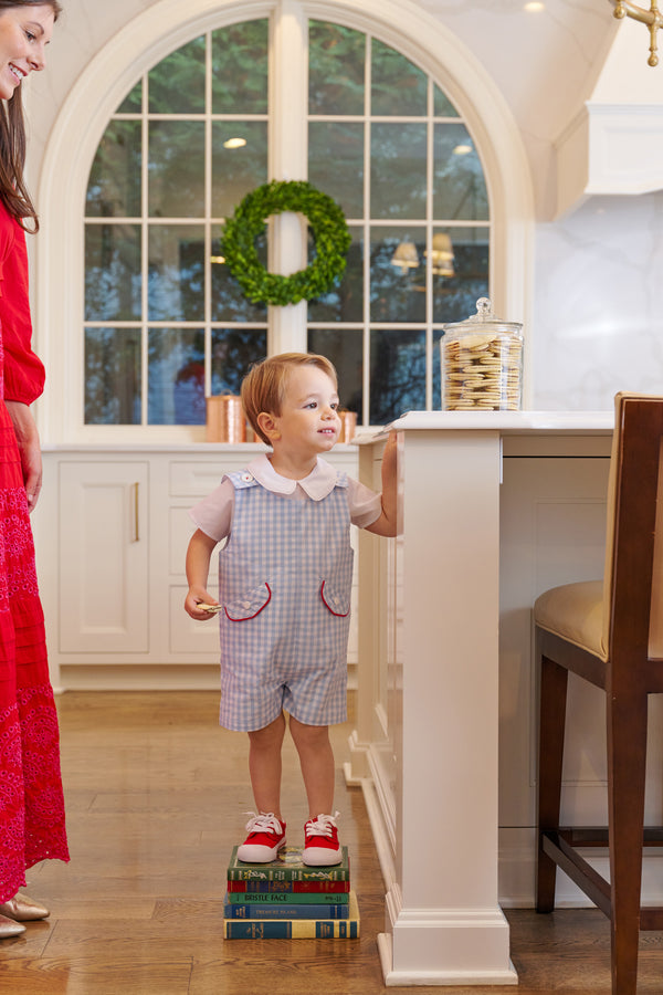 Model is wearing a size 18/24m.