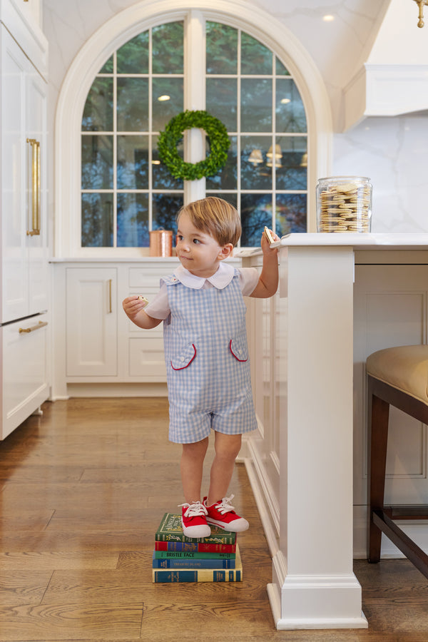 Model is wearing a size 18/24m.