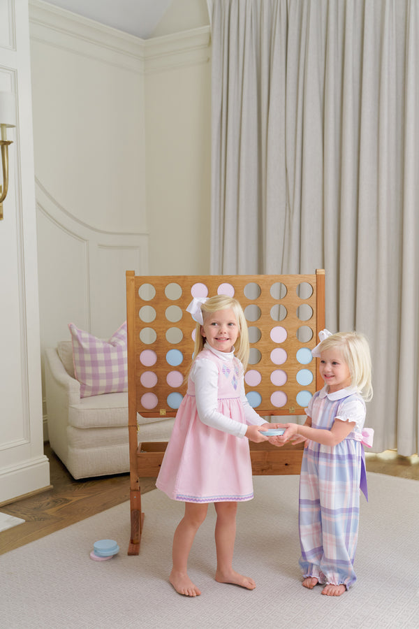 Model is wearing a size 3T.