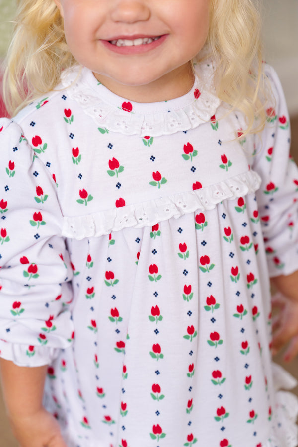 Model is wearing a size 3T.