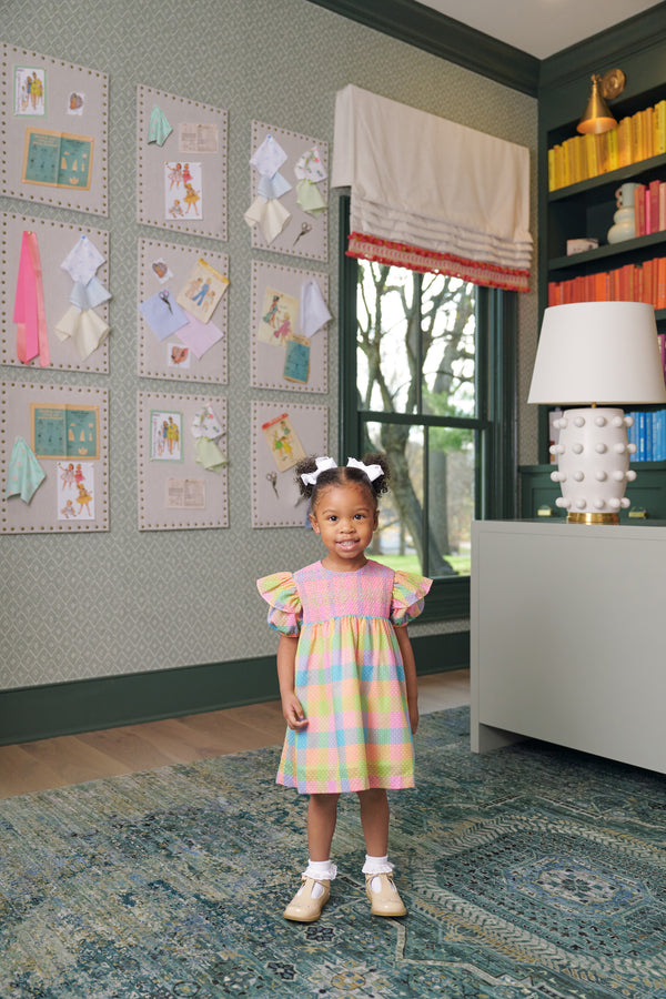 Model is wearing a size 2T