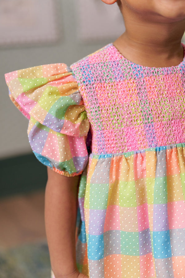 Model is wearing a size 2T