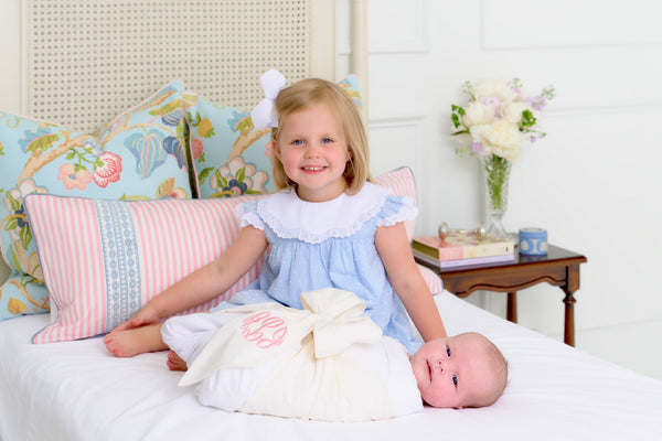 Monogram: Hamptons Hot Pink, Lainey Font