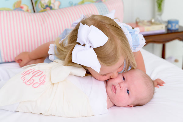 Monogram: Hamptons Hot Pink, Lainey Font