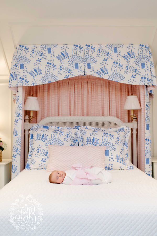 Bow Swaddle ® - Pink Savannah Seersucker