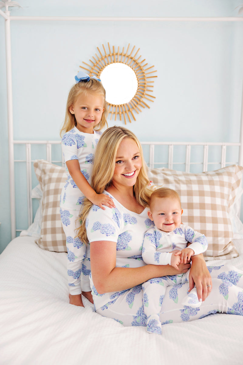 Stay In Bed Set (Women's) - Happiest Hydrangeas with Worth Avenue White