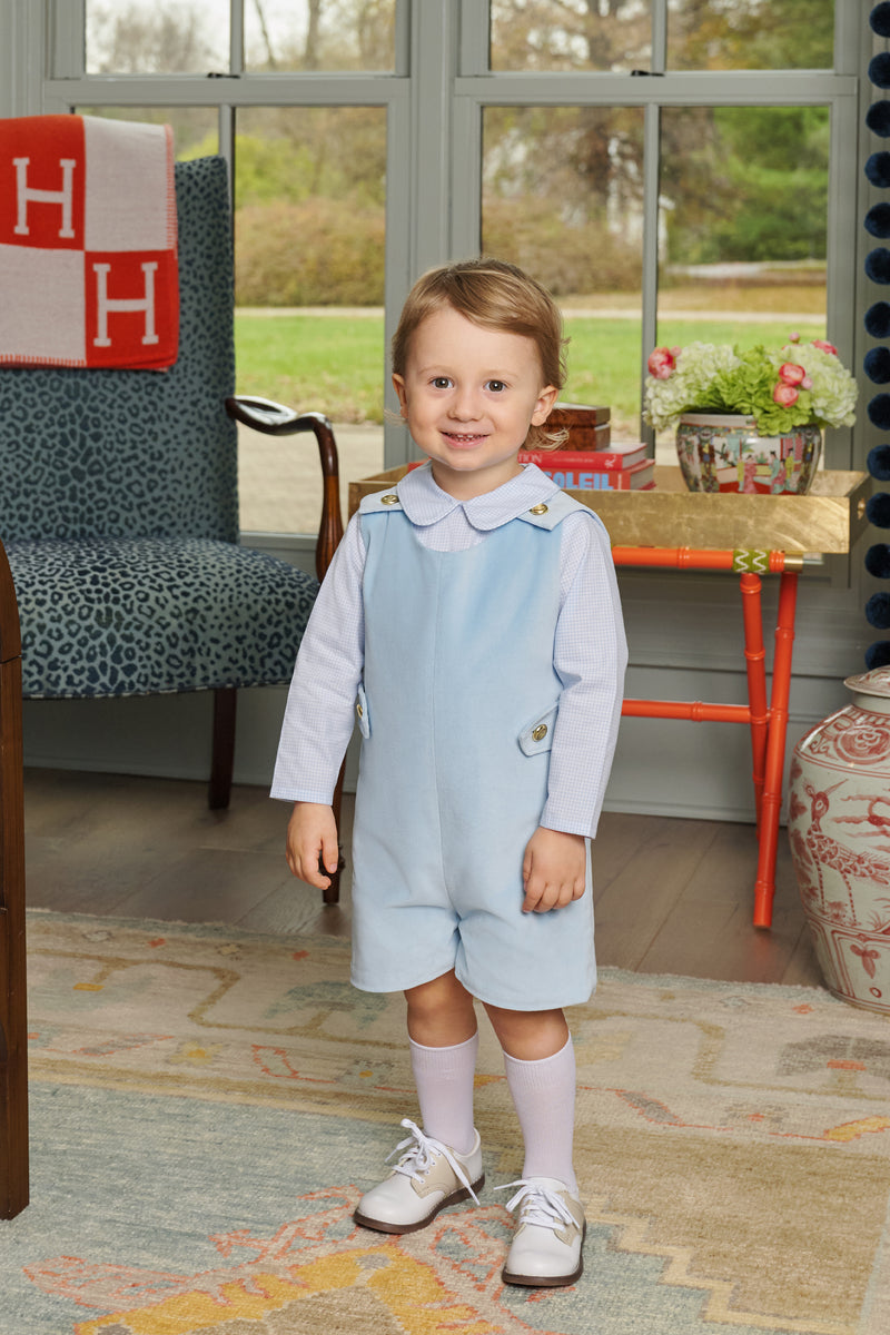  Model is wearing a size 2T.