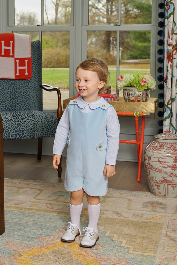  Model is wearing a size 2T.