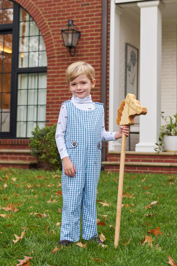  Model is wearing a size 4T.