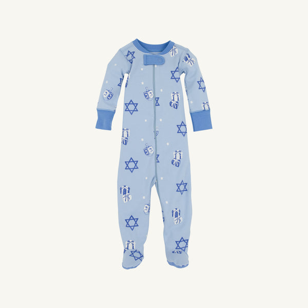 Knox’s Night Night - Eight Nights to Remember infant pajamas by The Beaufort Bonnet Company feature a light blue design with blue cuffs, adorned with blue Stars of David, menorahs, and dreidels. Crafted from soft Pima cotton onesie material and displayed on a plain white background, these pajamas are perfect for holiday family matching.