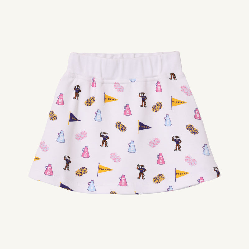 The Beaufort Bonnet Company’s LSU Searcy Skort - Tenacious Tigers with Worth Avenue White features a soft Pima Cotton construction and an elastic waistband. This classic white skort is adorned with a vibrant Tenacious Tigers print showcasing cheerleaders, pom-poms, megaphones, TIGERS flags, and pink bottles.