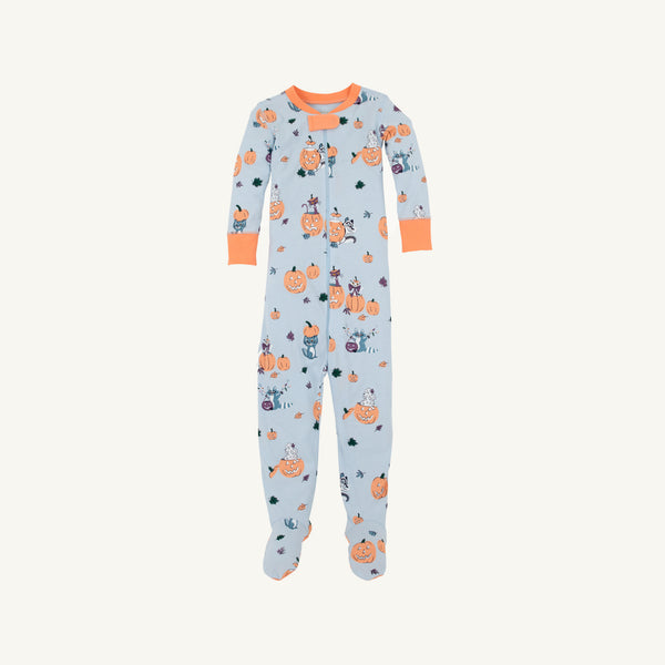 The Beaufort Bonnet Company’s Fallon Footie Pajamas – Candy & Critters (Buckhead Blue) with Seashore Sherbet accents are made from 100% Cotton Jersey Knit and feature playful Halloween-themed prints of pumpkins, cats, bats, and autumn leaves. Designed with a convenient front zipper for easy dressing.