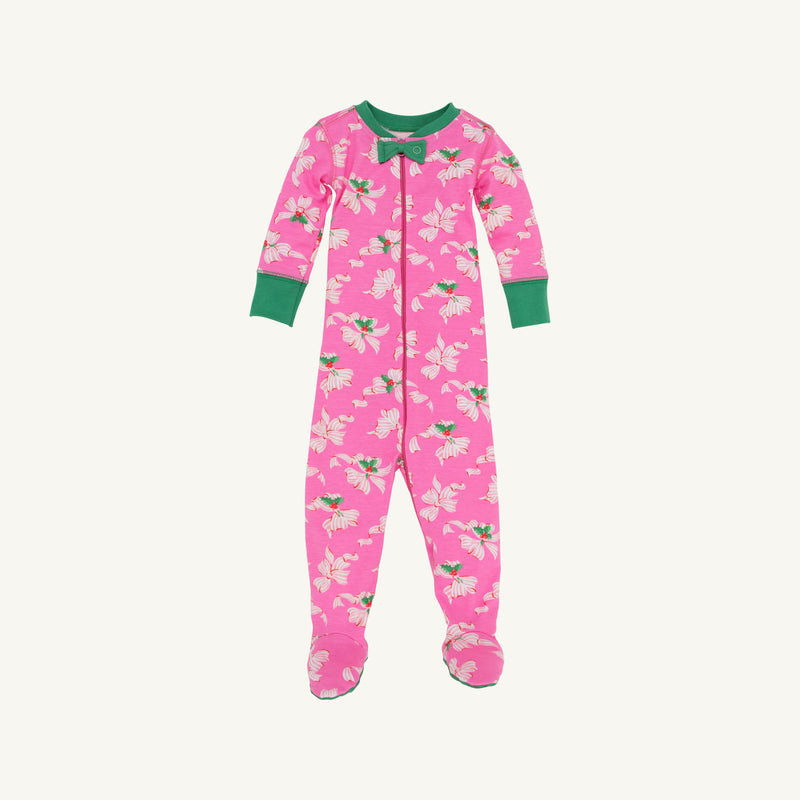 Noelle’s Night Night - Bows of Holly with Kiawah Kelly Green by The Beaufort Bonnet Company features a white background adorned with a delicate pink floral print, accented by green cuffs and collar, and finished with a footed design. Crafted from soft Pima cotton, this cozy sleeper includes a convenient zipper that runs down the front from neck to one foot.